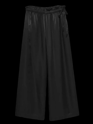 CHARM BLACK